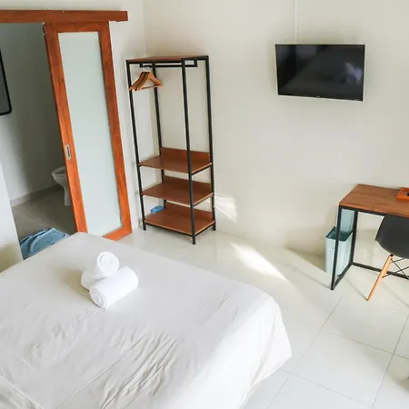 Greek House: Room W/Desk + Shared Pool&Kitchen /5