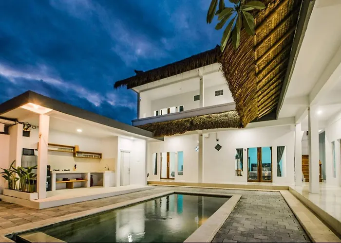 Greek House: W/desk + Shared Pool&kitchen /5 3* Canggu