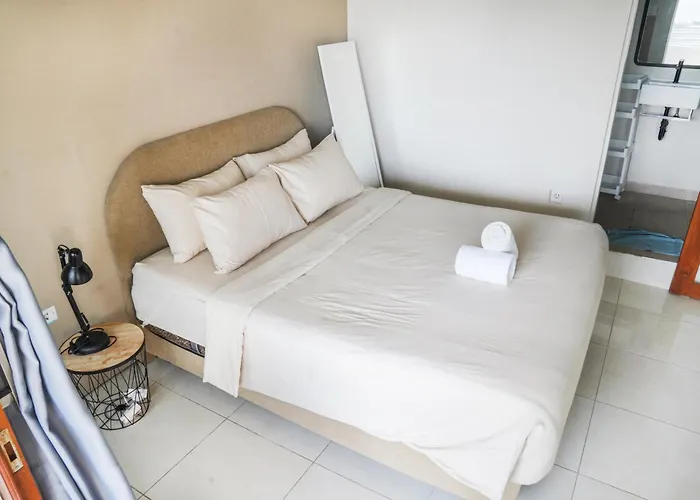 Affittacamere Greek House: W/desk + Shared Pool&kitchen /5 Canggu